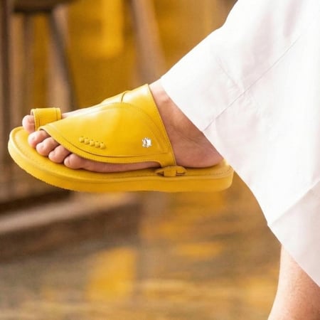 حذاء سعودي كاجول جلد البقر باللون الأصفر 5th Collection