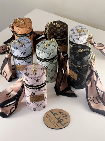 ميدالية حقيبة عطر او روج