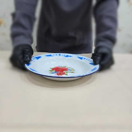 صحن غضار وردة 22 سم ملون