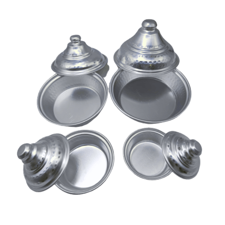 حلة معدن بغطاء منقوش