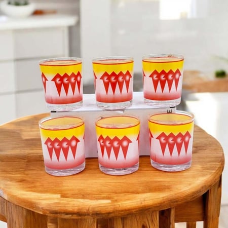 كاس عصير غضار أحمر