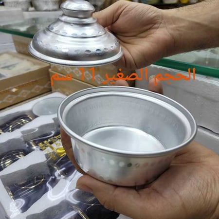 حلة معدن بغطاء منقوش