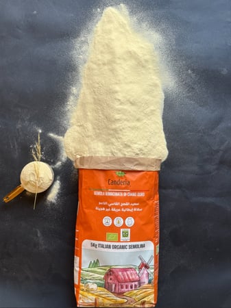 دقيق السميد عضوي من القمح القاسي مع جنين القمح