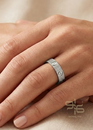 خاتم بتصميم عصري ذهبي، فضي