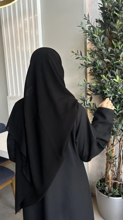 طرحه سوداء بطرف كتان