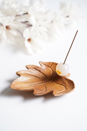 عود طبيعي فاخر بخور مميز مباخر يدوية فاخرة ربع تولة حجر عقيق حفر يدوي