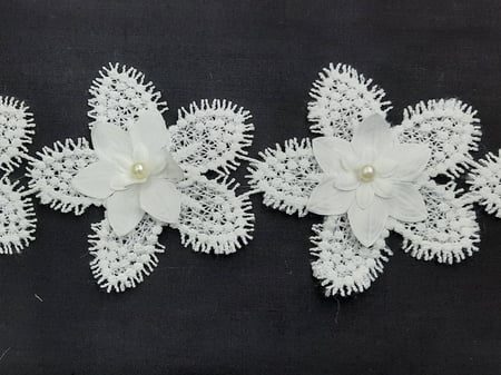 Flower lace كلف ورد 8 cm اوف وايت