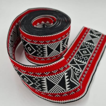 كلف سدو بتدرجات اللون الاحمر البدوي