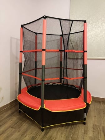 نطيطة ترامبولين مع حواجز