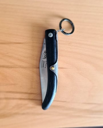 مطوى ابو شوكة اوركس اسود كاربون ستيل