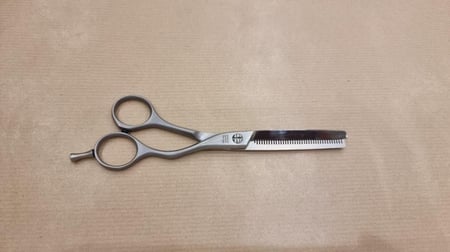 مقص حلاقة مشرشر جهة مقاس 6 CD2003