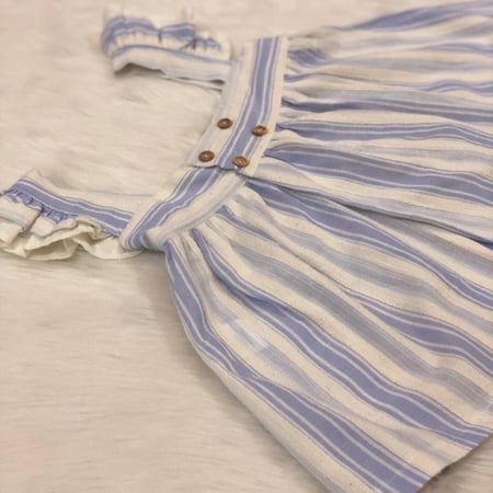 طقم شورت بناتي أوف وايت مقلم أزرق