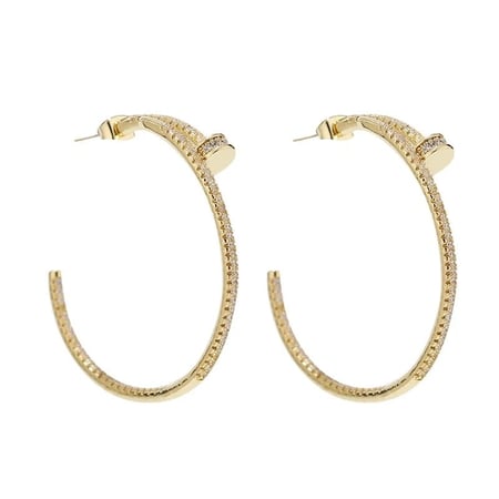 اقراط ذهبية مرصعه بالكريستال