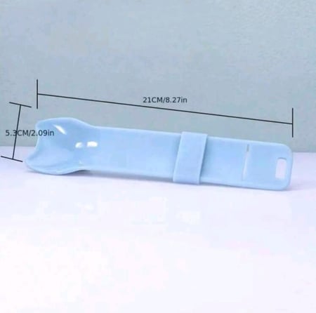 ملعقة ضغط مكافآت القطط لسهولة التقديم