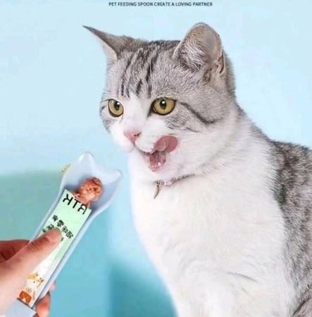 ملعقة ضغط مكافآت القطط لسهولة التقديم