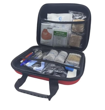 حقيبة اسعافات أولية للحيوانات الأليفة