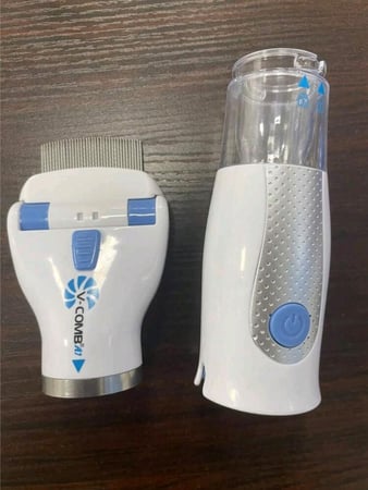 في كومب مشط شفط كهربائي قابل للشحن للتخلص من القمل والبراغيث والحشرات