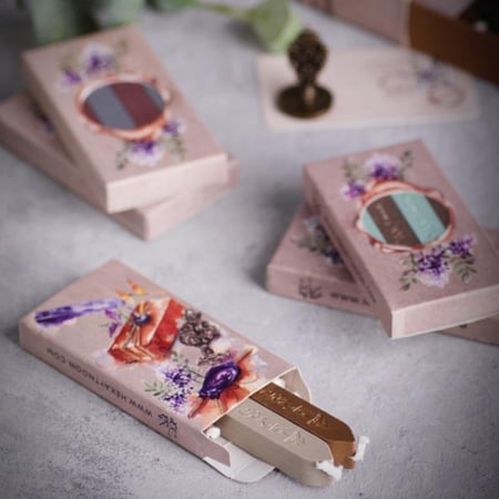 علبه من شمع الفتيل ( متوفر بعدة ألوان )