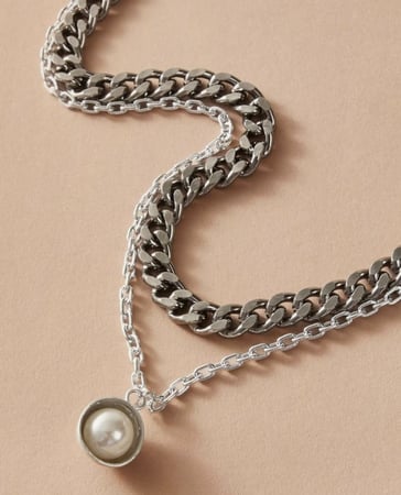 عقد ذهبي عريض