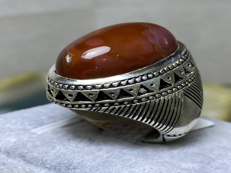 خاتم فضه بحجر العقيق اليماني قبة مزعفرة صياغة عباسي ع