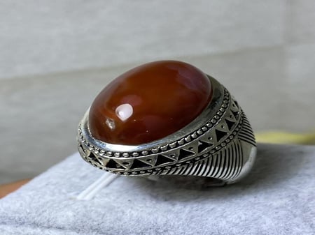 خاتم فضه بحجر العقيق اليماني قبة مزعفرة صياغة عباسي ع