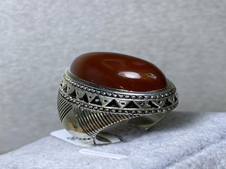 خاتم فضه بحجر العقيق اليماني قبة مزعفرة صياغة عباسي ع