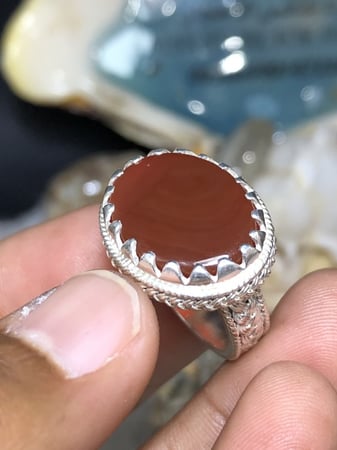 خاتم فضه بحجر العقيق اليماني الاحمر صياغه ملكيه نجرانيه