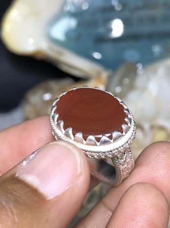 خاتم فضه بحجر العقيق اليماني الاحمر صياغه ملكيه نجرانيه