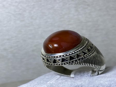 خاتم فضه بحجر العقيق اليماني قبة مزعفرة صياغة عباسي ع