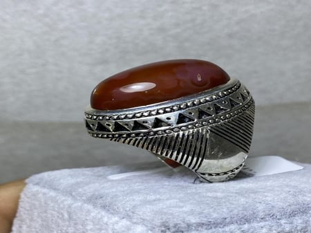 خاتم فضه بحجر العقيق اليماني قبة مزعفرة صياغة عباسي ع