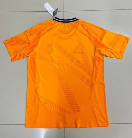 تيشيرت ريال مدريد الاحتياطي