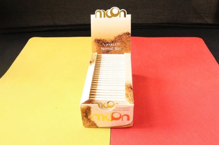 ورق مون بني خفيف صغير ، Moon