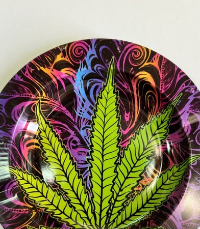 طفاية سجائر باشكال متعددة