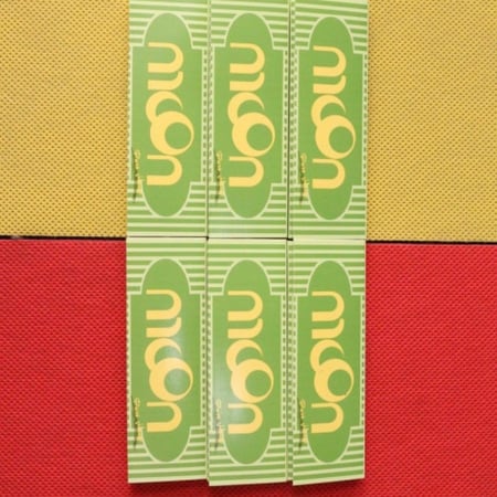 كرتون ورق مون اورقنك وسط