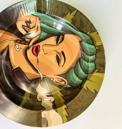 طفاية سجائر باشكال متعددة