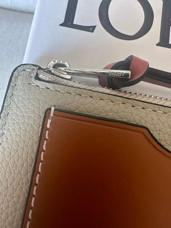 محفظة لويفي