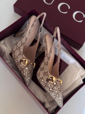 حذاء غوتشي الجديد