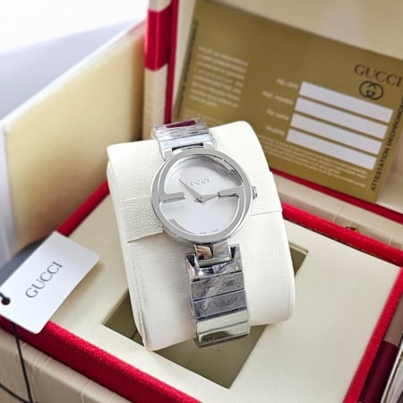 ساعة غوتشي  فضي