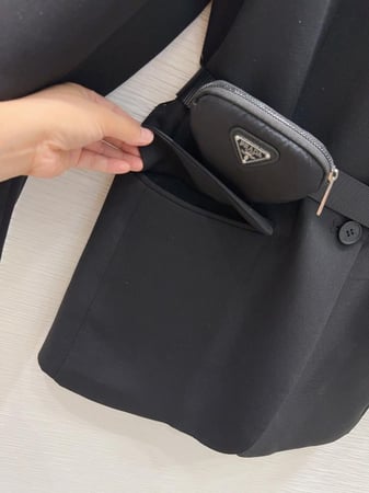 جاكيت برادا مع حزام