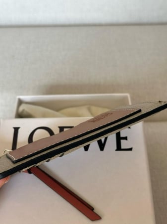 محفظة لويفي