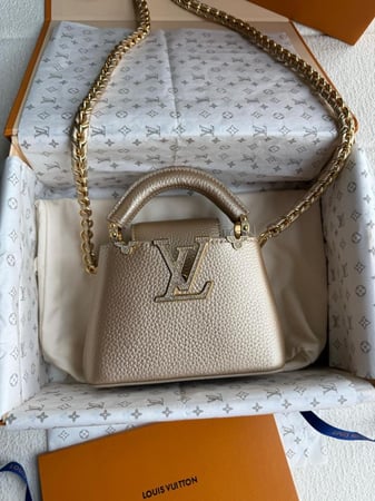 حقيبة كابوسين لون ذهبي