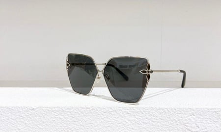 نضارة شمس لويس