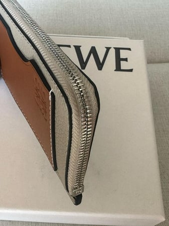 محفظة لويفي