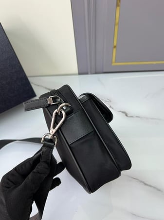 حقيبة برادا رجالي