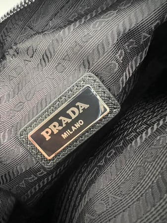 حقيبة برادا رجالي