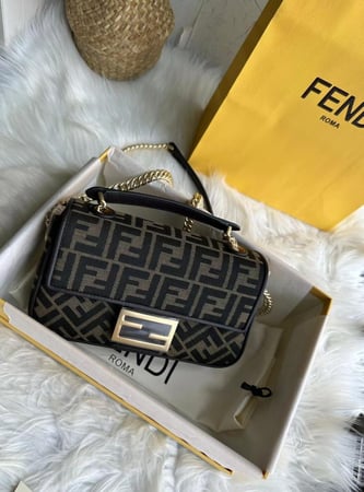 حقيبة فندي حجم سمول ميرور