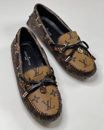 حذاء لويس فيتون