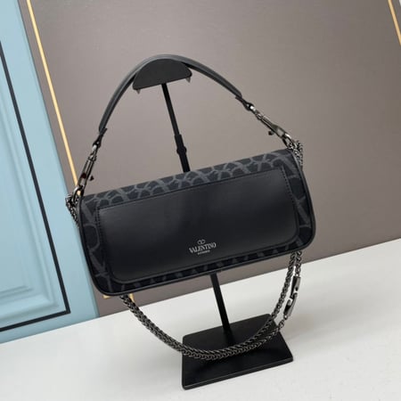 شنطة فالنتينو اسود