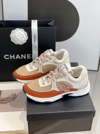 حذاء شانيل سبورت