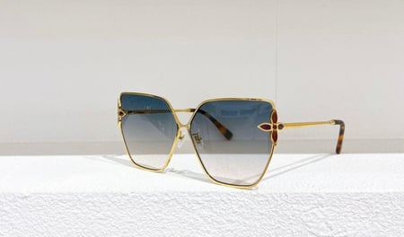 نضارة شمس لويس